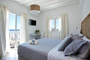 Voodi või voodid majutusasutuse Amperian Mykonos Suites & Villas toas