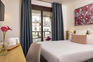 Hotel Paris Louis Blanc में एक कमरे में एक या कई बेड