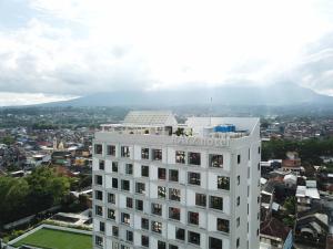 Pemandangan gunung umum atau pemandangan gunung yang diambil dari hotel