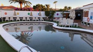 Πισίνα στο ή κοντά στο Rainbow Golf Bungalows, Gay Men-only Resort