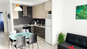 Dapur atau dapur kecil di Ocean View Apartments