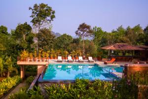 Kolam renang di atau di dekat Machaan Plantation Resort, Sakleshpur