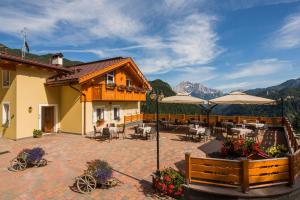 Foto dalla galleria di Hotel Garni Excelsior a Livinallongo del Col di Lana