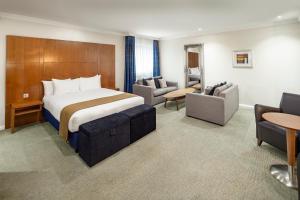 A bed or beds in a room at Holiday Inn Basingstoke, an IHG Hotel