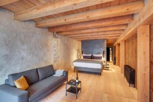 Una cama o camas en una habitación de Boutiquehotel Rattenberg