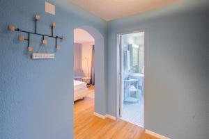 a room with a hallway with a view of a bedroom at Gasthof zum Schützen in Aarau