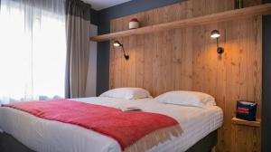 Plan B Hotel - Living Chamonix में एक कमरे में एक या कई बेड