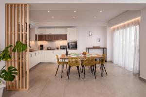 Dapur atau dapur kecil di Thyme Sea View Apartments by 8essentially