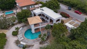 A piscina localizada em Coral Estate Villa 19 - architectural eye-catcher with private pool ou nos arredores