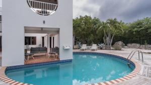 A piscina localizada em Coral Estate Villa 19 - architectural eye-catcher with private pool ou nos arredores