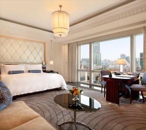 Ein Bett oder Betten in einem Zimmer der Unterkunft The Peninsula Shanghai