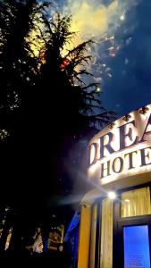 Un certificado, premio, cartel u otro documento en Hotel Dream