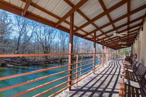 A balcony or terrace at River Bend Inn - Pigeon Forge