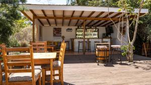 Un restaurant u otro lugar para comer en The Shed