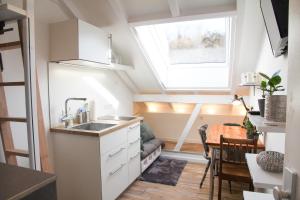 Virtuve vai virtuves zona naktsmītnē gemütliches tiny apartment - nur 10min vom Zentrum