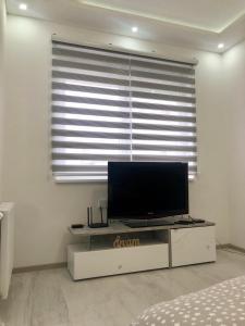 TV in/ali zabaviščno središče v nastanitvi Apartman Silver Star