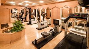 Apartments Villa Gardena - Gardenahotels tesisinde fitness merkezi ve/veya fitness olanakları