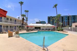 A piscina localizada em Motel 6 Old town Scottsdale Fashion Square ou nos arredores