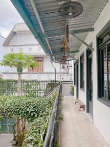 En balkon eller terrasse på Da Lat Lemongrass - Đà Lạt Sả