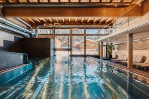 A piscina localizada em Hofgut Apartment & Lifestyle Resort Wagrain ou nos arredores