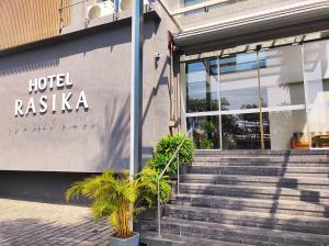 Facade o entrance ng Hotel Rasika