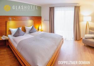 Tempat tidur dalam kamar di Glashotel