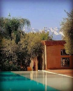 The swimming pool at or close to Manzil La Tortue