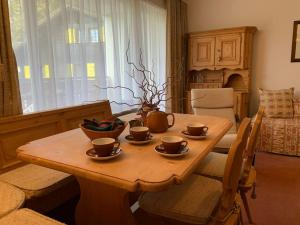 A seating area at Cosy apartment in a gorgeous area