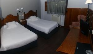 A bed or beds in a room at Hotel Comillas