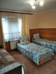 A bed or beds in a room at Тушер