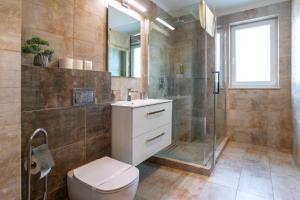 TCI Apartments tesisinde bir banyo