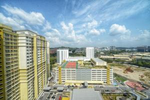 una vista aérea de una ciudad con edificios altos en zara1881 muslim homestay@putrajaya, en Putrajaya