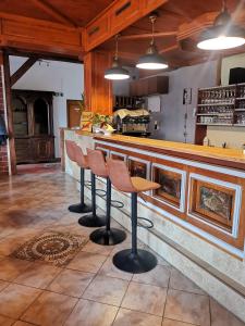 A kitchen or kitchenette at Pension Arkadenhof