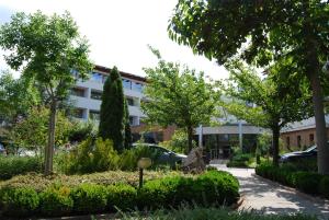 Taman di luar Residence Hotel Balaton