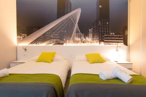 Tempat tidur dalam kamar di Bilbao City Rooms