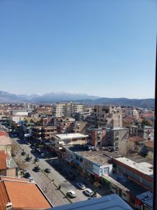 General view ng Shkodër o city view na kinunan mula sa apartment