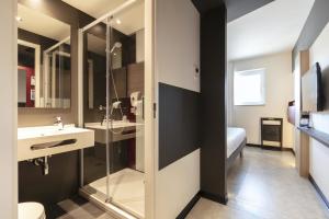 Phòng tắm tại ibis budget Blankenberge