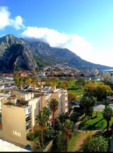 a view of a city with a mountain in the background at Apartman Nela in Omiš