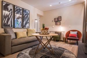 Khu vực ghế ngồi tại Suites Murillo Plaza Sta. Cruz