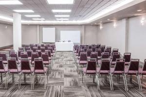 Business area at/o conference room sa Ramada by Wyndham Edmonton South