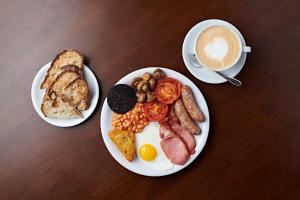 dos platos de desayuno y una taza de café en The Merchant's House, BW Signature Collection, en Salisbury