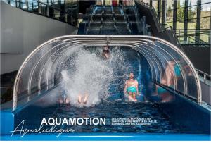 Swimmingpoolen hos eller tæt på Ecrin Blanc Resort Courchevel - Aquapark