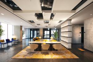 A seating area at voco Seoul Gangnam, an IHG Hotel