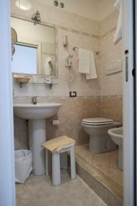 A bathroom at Hotel La Torre