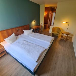 A bed or beds in a room at Trip Inn Bristol Hotel Mainz