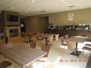 Restaurant o un lloc per menjar a Super 8 by Wyndham Hershey Chocolate Avenue