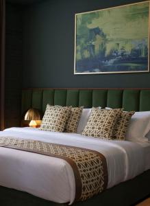 Cama ou camas em um quarto em Grand Opera Hotel