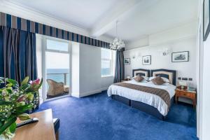 Cama ou camas em um quarto em Atlantic Hotel Newquay