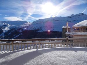 Naturlandskap nära lägenhetshotellet