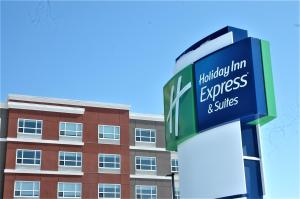 En logo, et sertifikat eller et firmaskilt på Holiday Inn Express & Suites - Edmonton SW – Windermere, an IHG Hotel